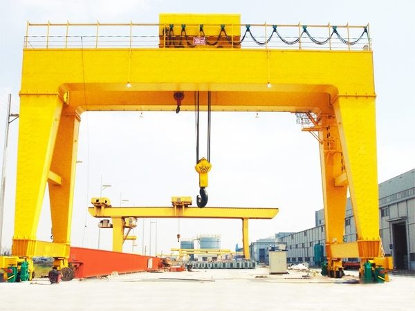 雙主梁吊鉤門式起重機