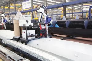  全自動無人化單梁起重機主梁內(nèi)縫機器人焊接流水線，保證讓你大開眼界！